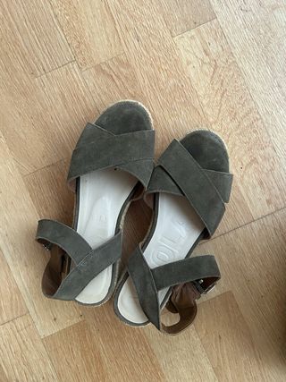 Sandalias Bimba y Lola verde oliva