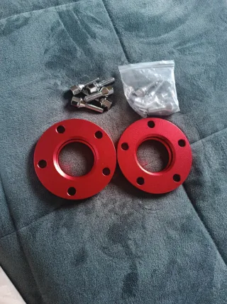 Separadores de Ruedas Rojos