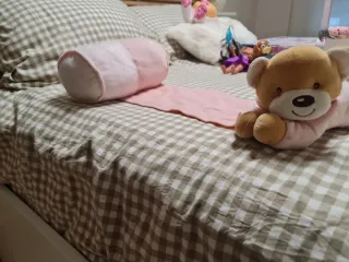 Cojín antivuelco bebé musical rosa