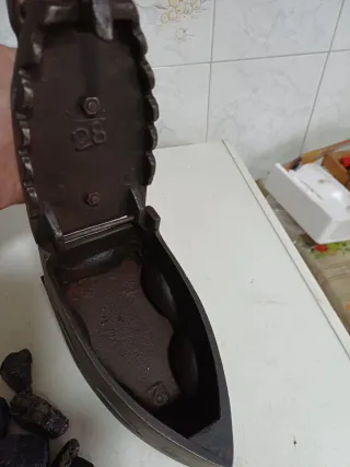 Bonita Plancha antigua de carbon