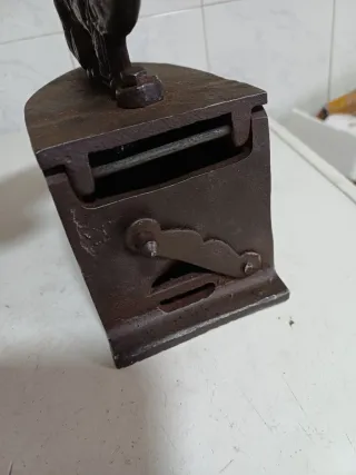 Bonita Plancha antigua de carbon