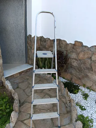 Escalera de aluminio plegable