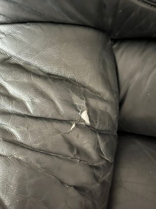 Mesa redonda extensible + 3 sillas + sofá