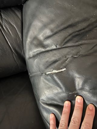 Mesa redonda extensible + 3 sillas + sofá