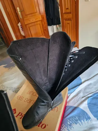 Botas altas de piel negras