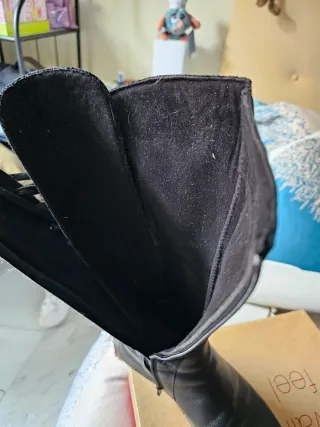 Botas altas de piel negras