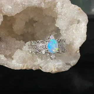 Anillo de ópalo natural