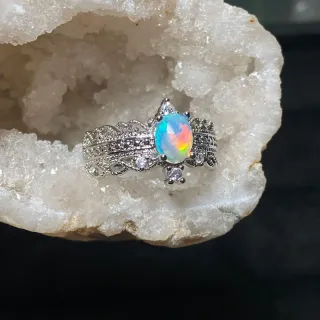 Anillo de ópalo natural