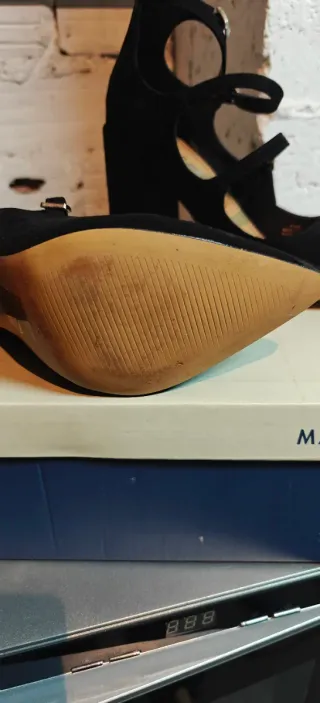 Zapatos de tacón marrones con hebilla