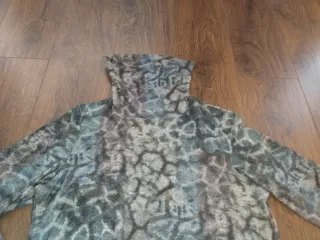 Jersey cuello alto estampado