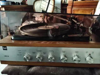 Tocadiscos antiguo madera y negro