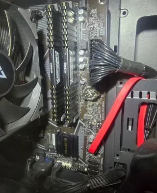 PC Gaming Ryzen 7 5700G 32GB RAM RGB + Corsair 650