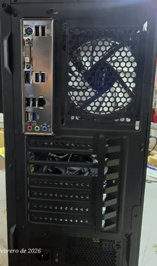 PC Gaming Ryzen 7 5700G 32GB RAM RGB + Corsair 650