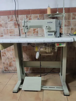 Máquina de coser industrial Brother
