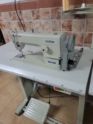 Máquina de coser industrial Brother