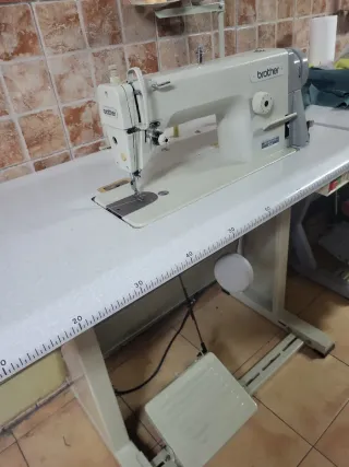 Máquina de coser industrial Brother