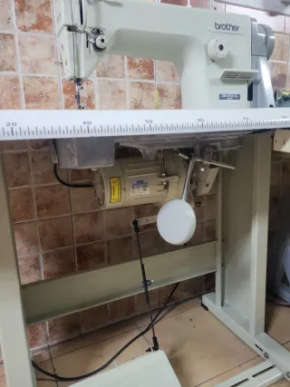 Máquina de coser industrial Brother