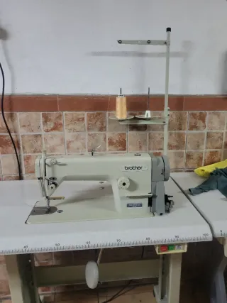 Máquina de coser industrial Brother