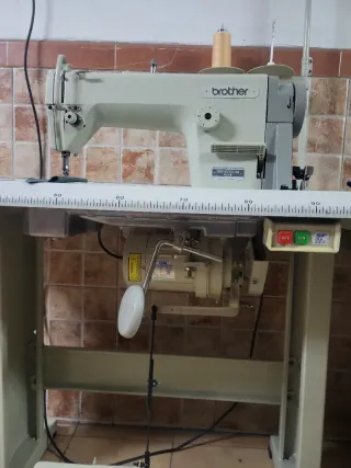 Máquina de coser industrial Brother
