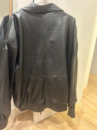 Chaqueta de cuero negra muy oversized