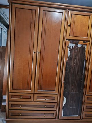 Armario de madera grande