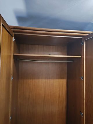 Armario de madera grande