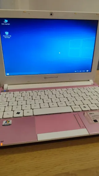 Notebook Packard Bell Rosa y Blanco