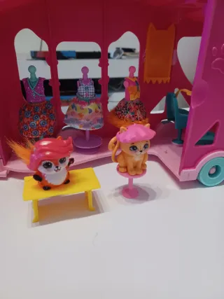 Caravana Enchantimals con figuras