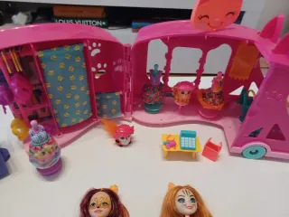 Caravana Enchantimals con figuras