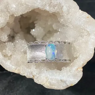 Anillo de ópalo natural