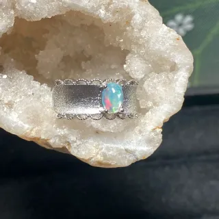 Anillo de ópalo natural