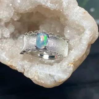 Anillo de ópalo natural