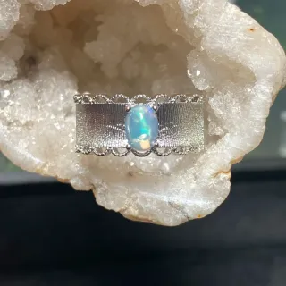 Anillo de ópalo natural