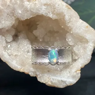 Anillo de ópalo natural