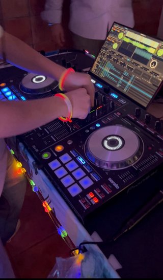 DJ/PRODUCTOR: Reguetón, clásicos, 80s-90s, mashups