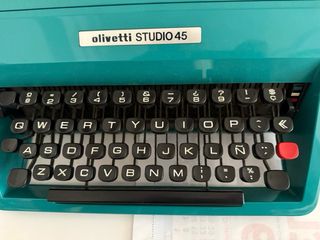 Máquina de escribir Olivetti Studio 45