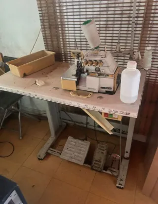 Máquina de coser remalladora industrial