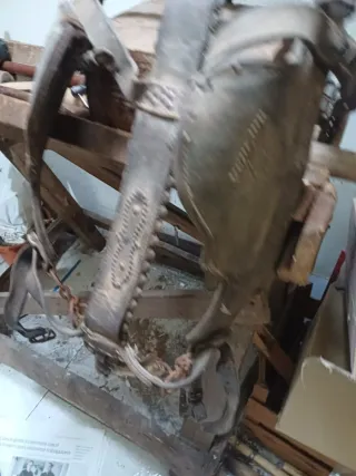 Cabezada antigua de cuero  y cascabeles