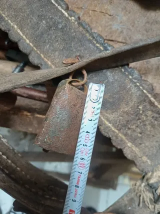 Cabezada antigua de cuero  y cascabeles