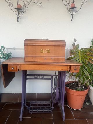 Máquina de Coser Antigua Alfa