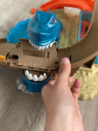 Pista Hot Wheels Cambio de Color Tiburón