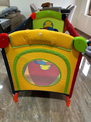 Cuna de viaje con diseño infantil