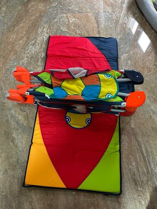 Cuna de viaje con diseño infantil