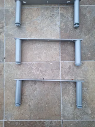 Patas ajustables metálicas para mueble