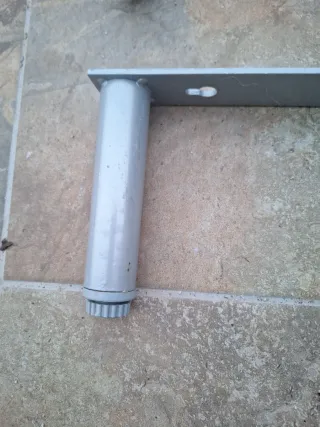 Patas ajustables metálicas para mueble