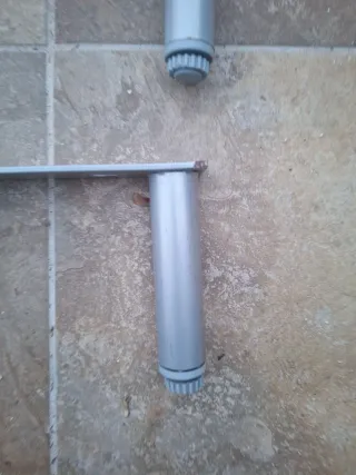 Patas ajustables metálicas para mueble