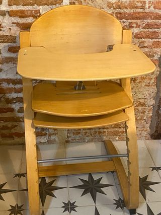 Trona de madera adaptable para bebé