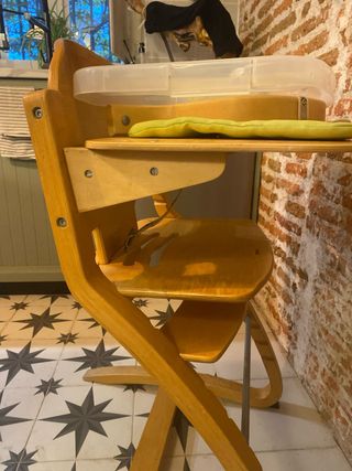 Trona de madera adaptable para bebé