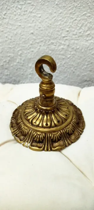 Lámpara de bronce y cerámica floral