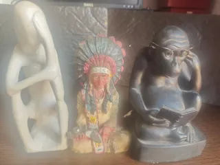 Lote de Figuras Mono Pensador e Indio